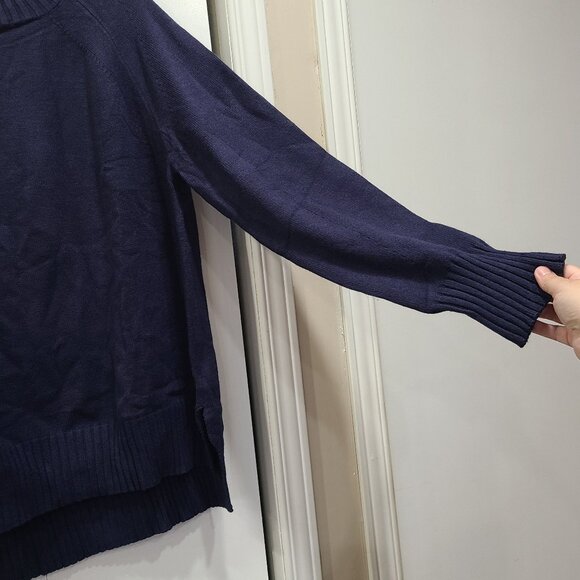 🔥Any 2 for $20🔥 NWOT Navy blue turtle neck, loose fit knit Pullover s - Picture 4 of 4